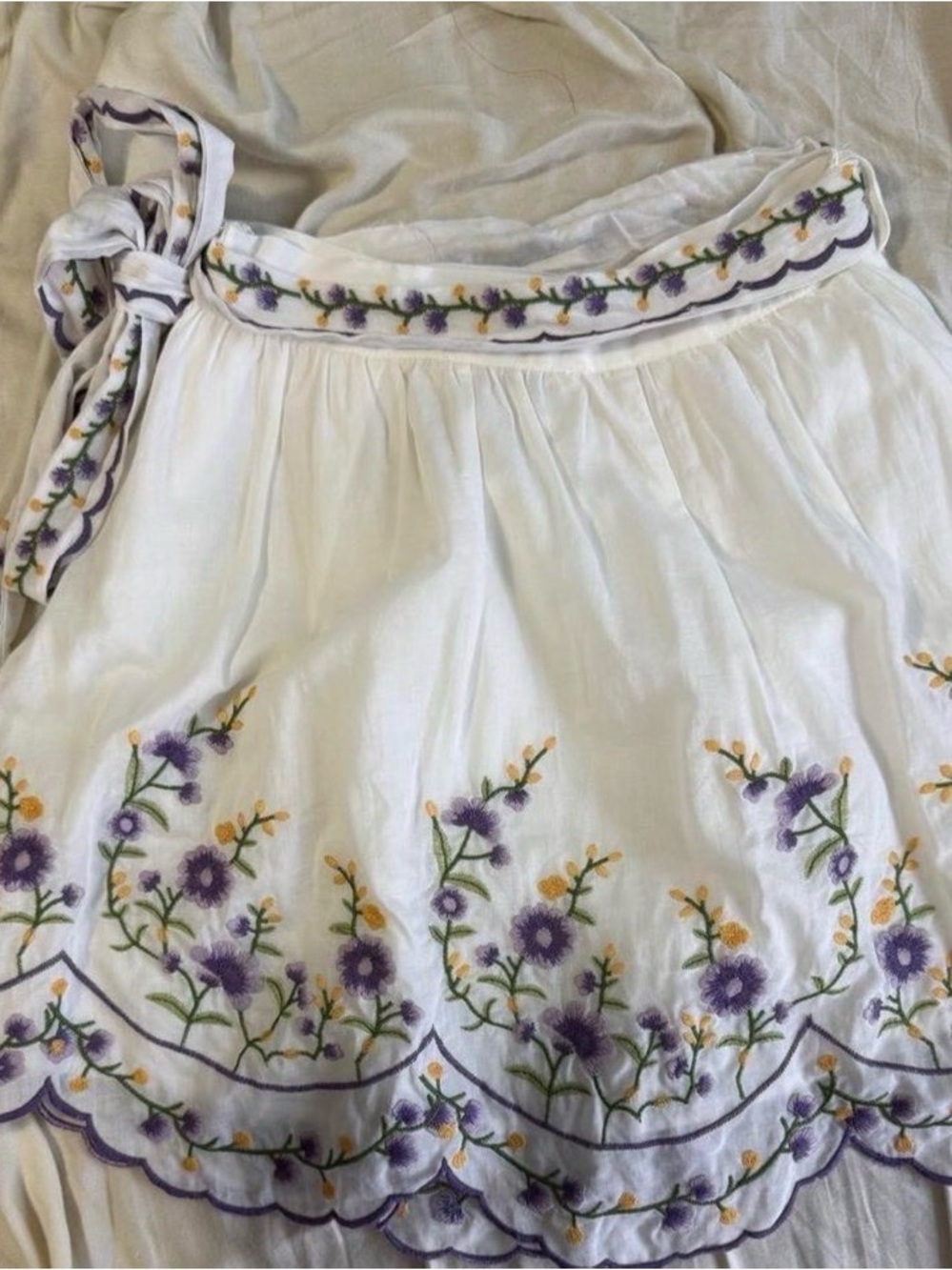 Jacquie the label Violate Terrace Skort White Embroidered Floral size S Preloved - Picture 4 of 5